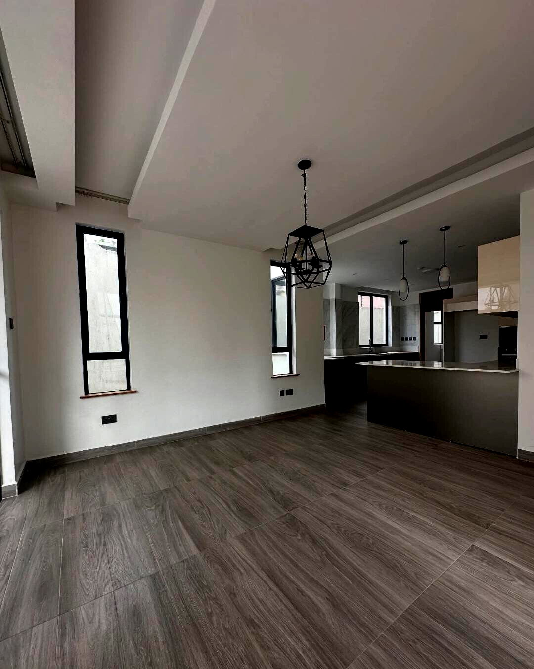 Ultra-Modern 5-Bed Townhouse with 2 DSQs & Private Garden - Lavington