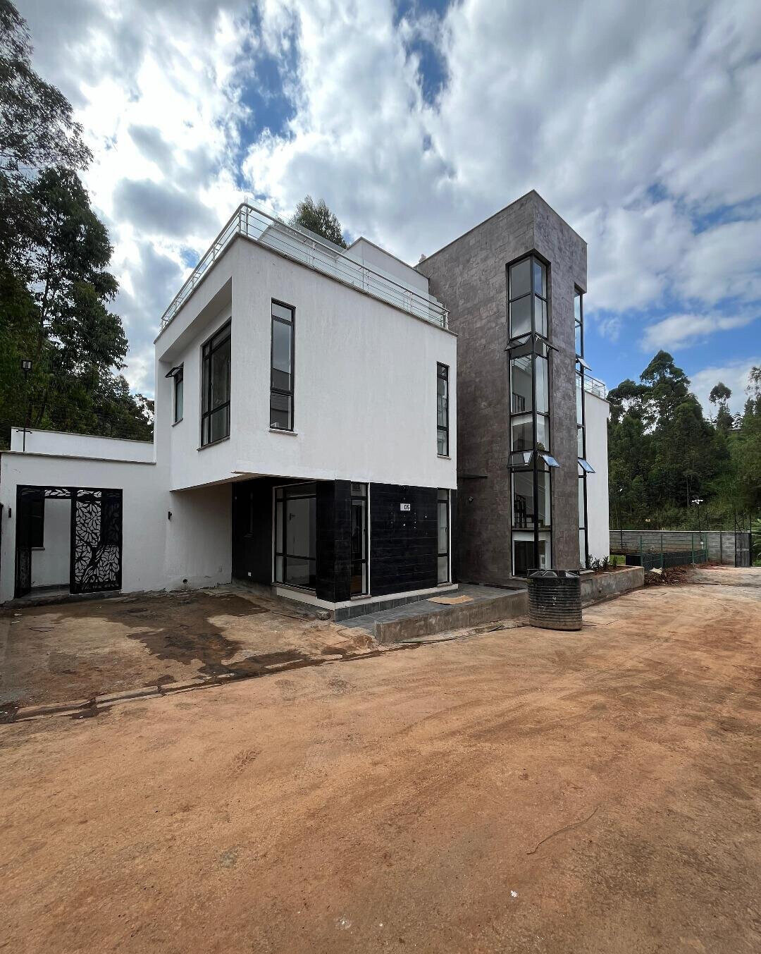 5BR Townhouse with Clubhouse & Pool - Kitisuru Kirawa Road