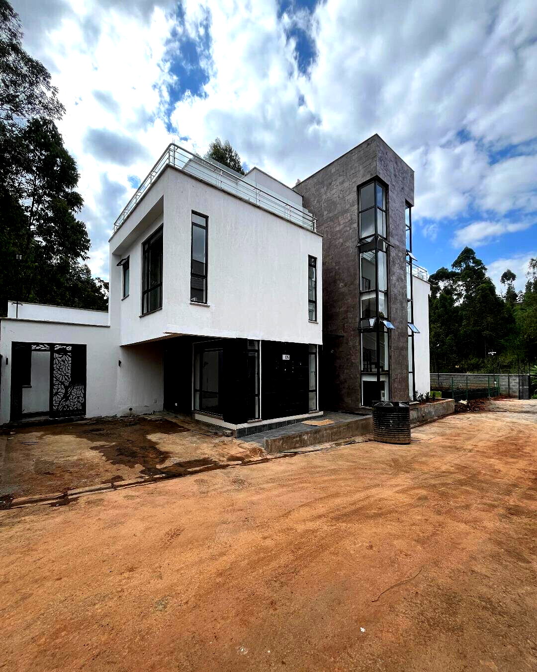 5BR Townhouse with Clubhouse & Pool - Kitisuru Kirawa Road
