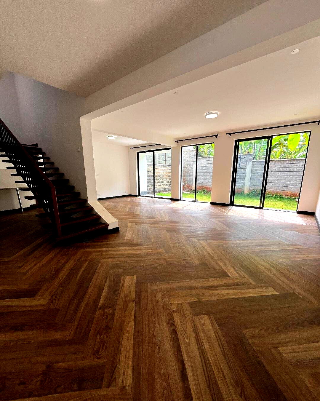 5BR Townhouse with Clubhouse & Pool - Kitisuru Kirawa Road