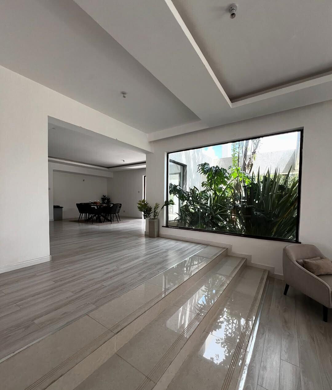 5-Ensuite Townhouse with Fireplace & Ololua Forest Views – Karen