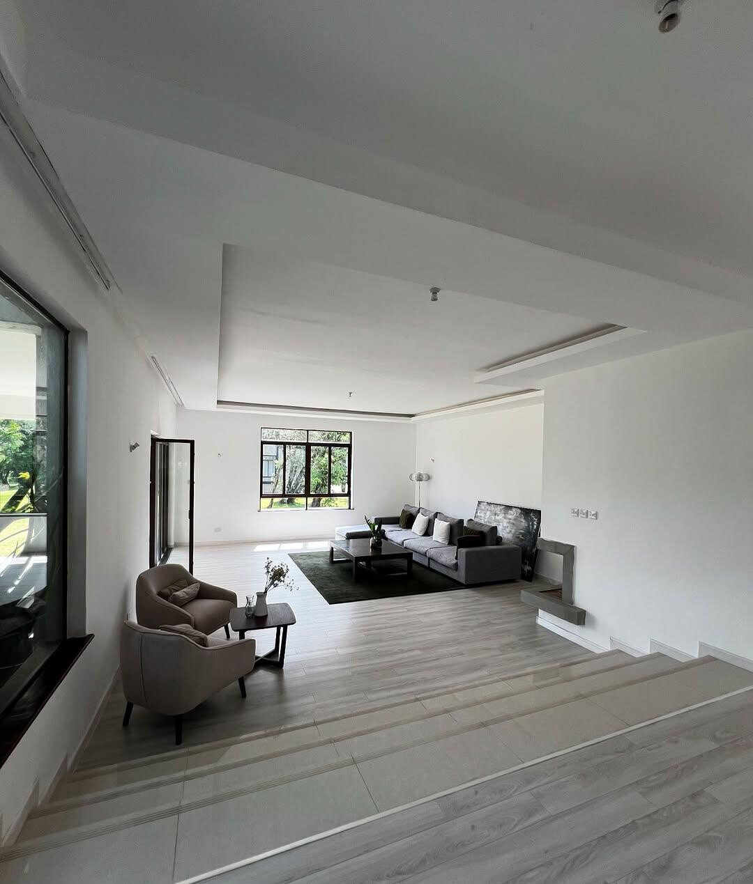 5-Ensuite Townhouse with Fireplace & Ololua Forest Views – Karen