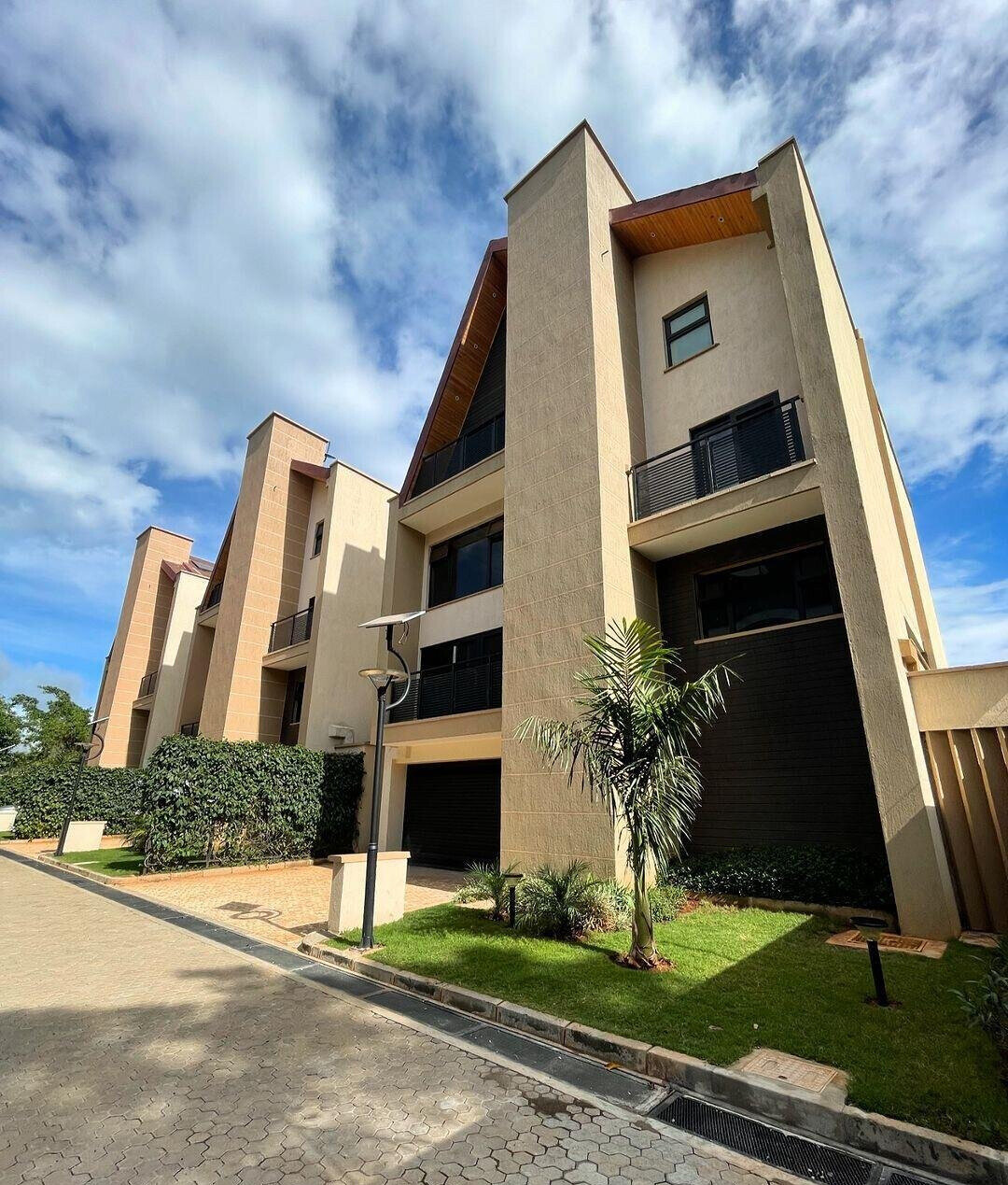 Newly Built 5-Ensuite Townhouse with Gym & Pool - Lavington