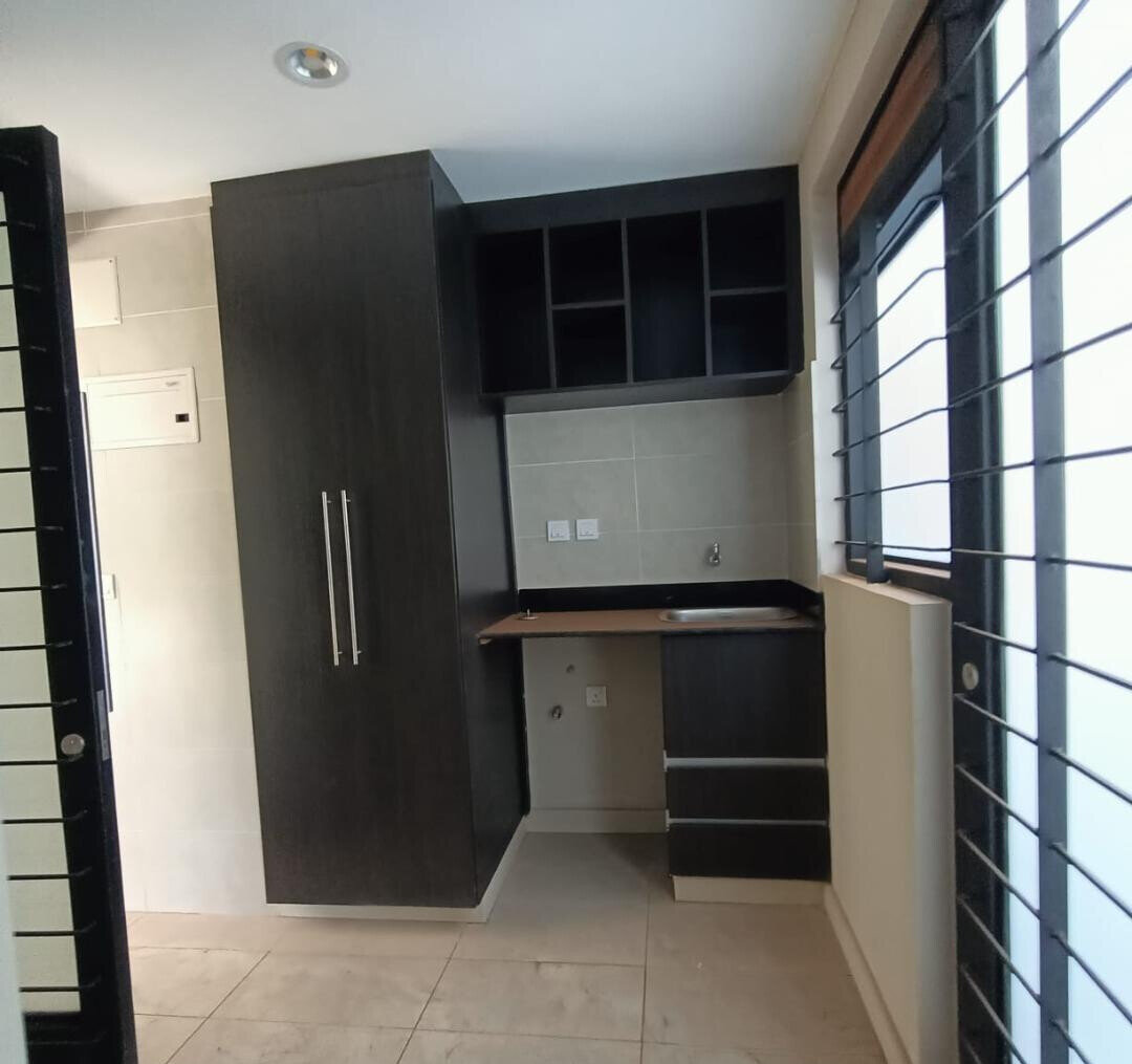 4BR Townhouse with Private Garden & DSQ - Runda