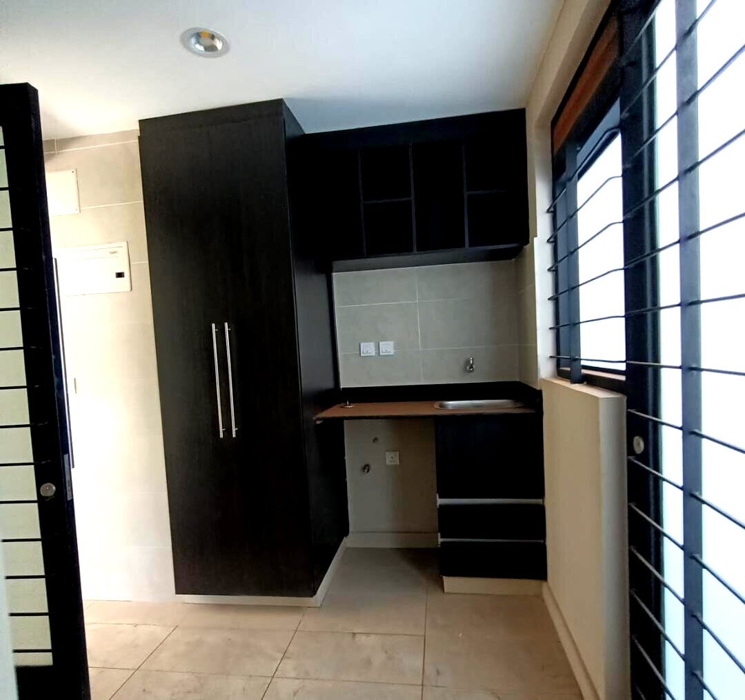 4BR Townhouse with Private Garden & DSQ - Runda