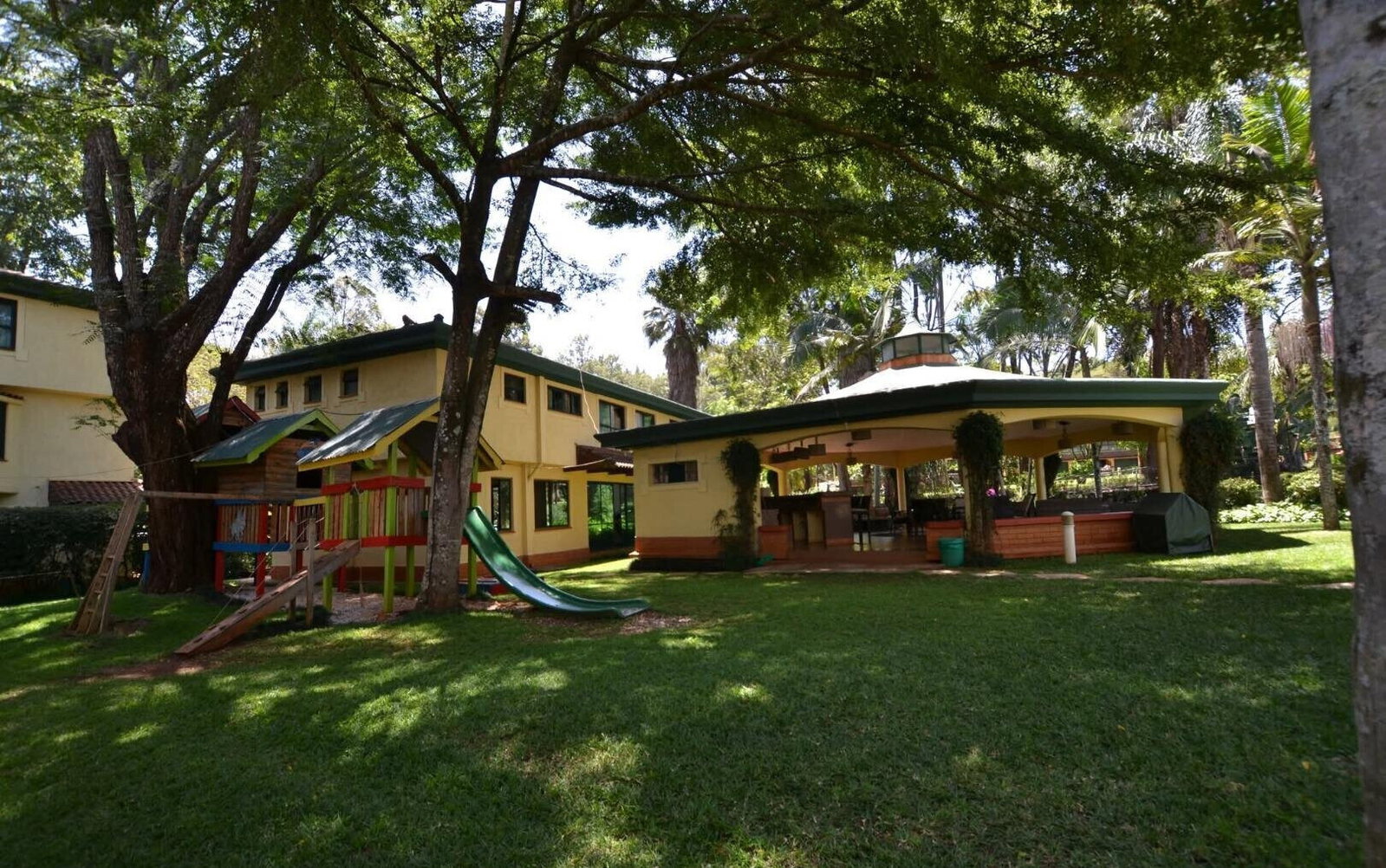 3BR Townhouse in 5-Acre Gated Estate with Heated Pool – Kyuna