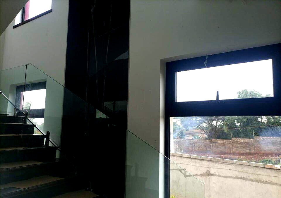 5 En-Suite Villa with Pantry & Garden in Leafy Kitisuru