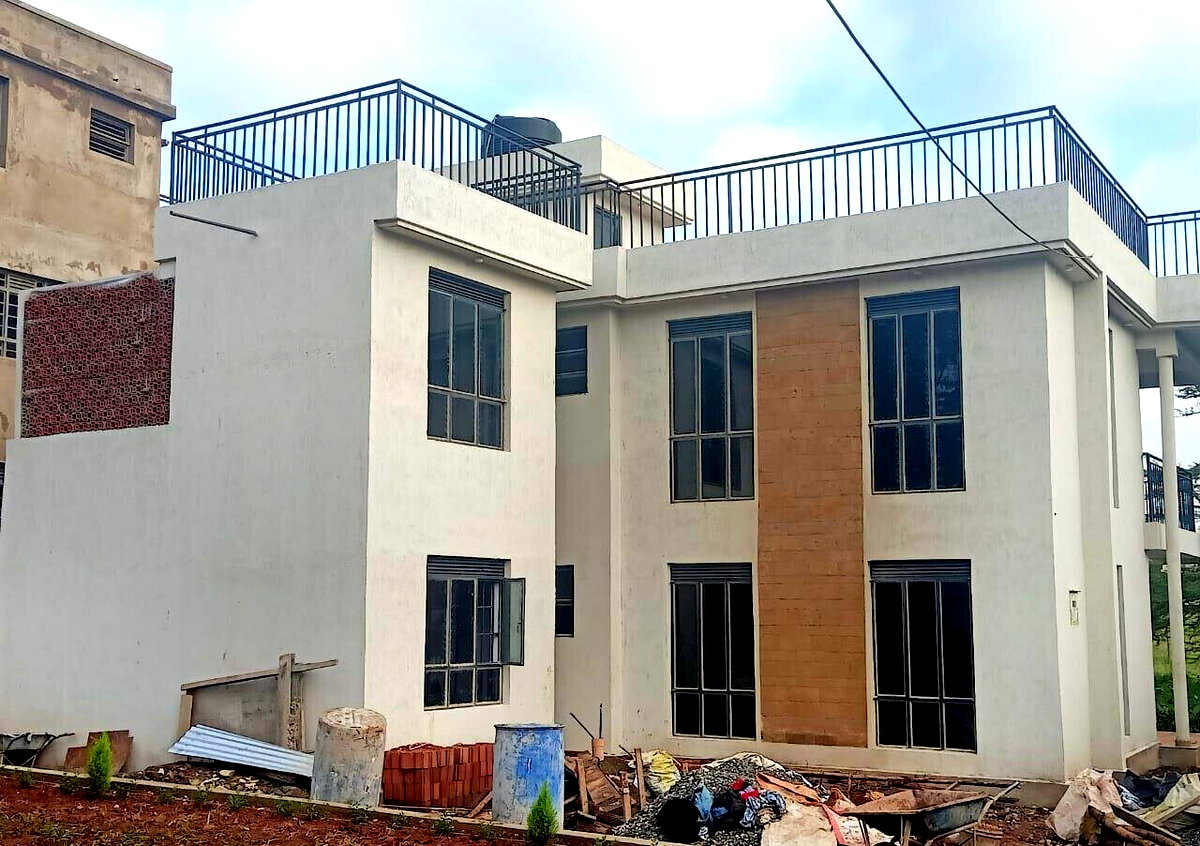 4BR Townhouse with Rooftop Party Area & Guest Room - Rongai