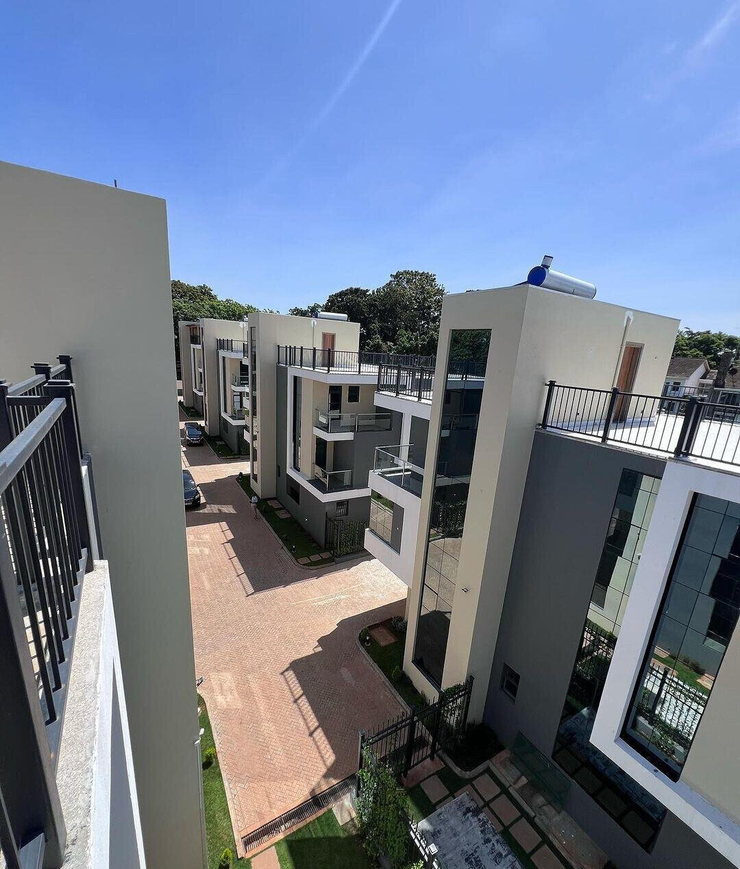 Newly Built 4-Bed Townhouse with Big Private Garden - Lavington