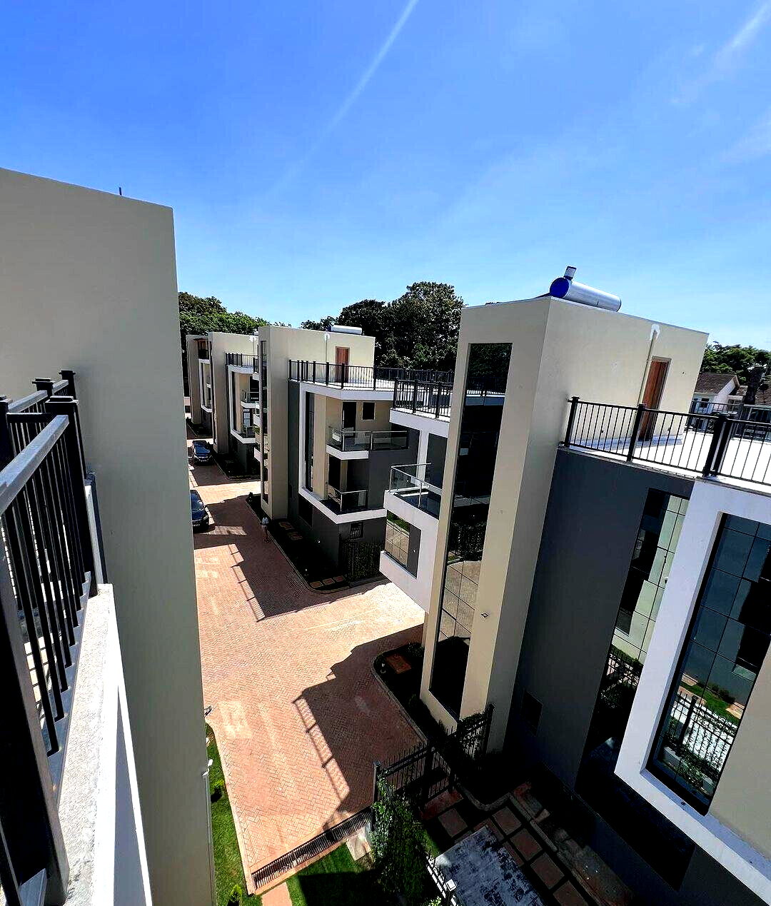 Newly Built 4-Bed Townhouse with Big Private Garden - Lavington