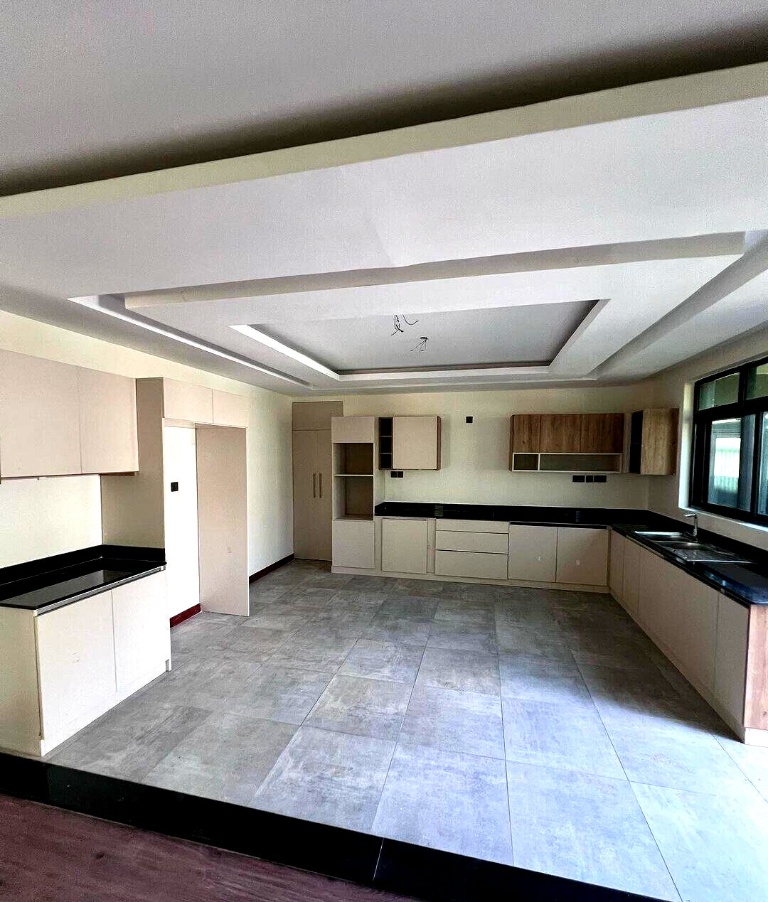 Newly Built 4-Bed Townhouse with Big Private Garden - Lavington