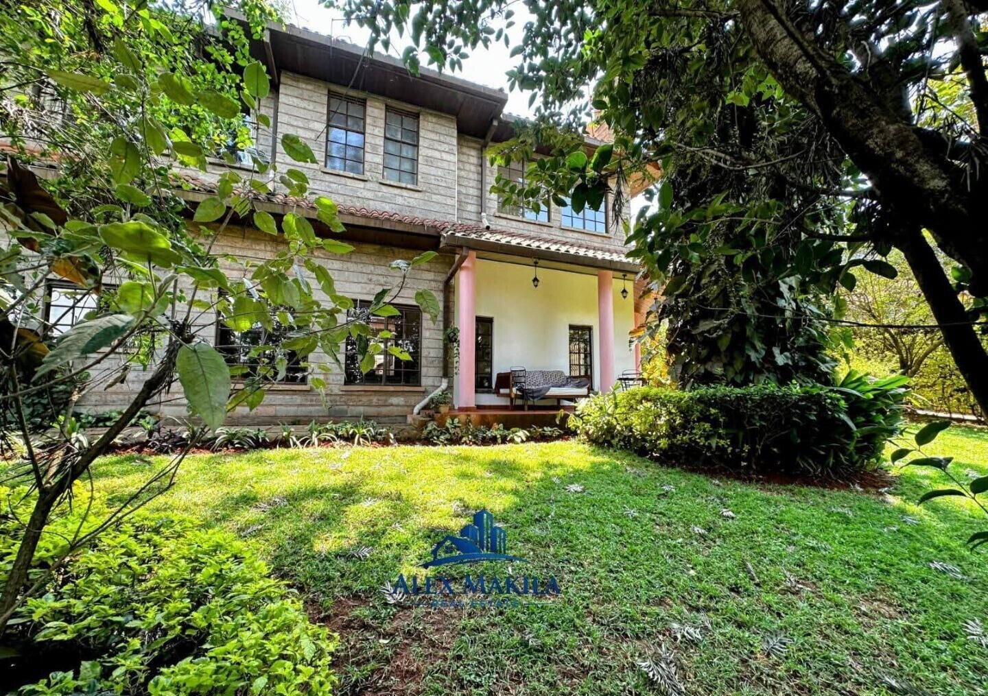 4BR All-Ensuite Townhouse with Sunken Lounge & Fireplace - Spring Valley