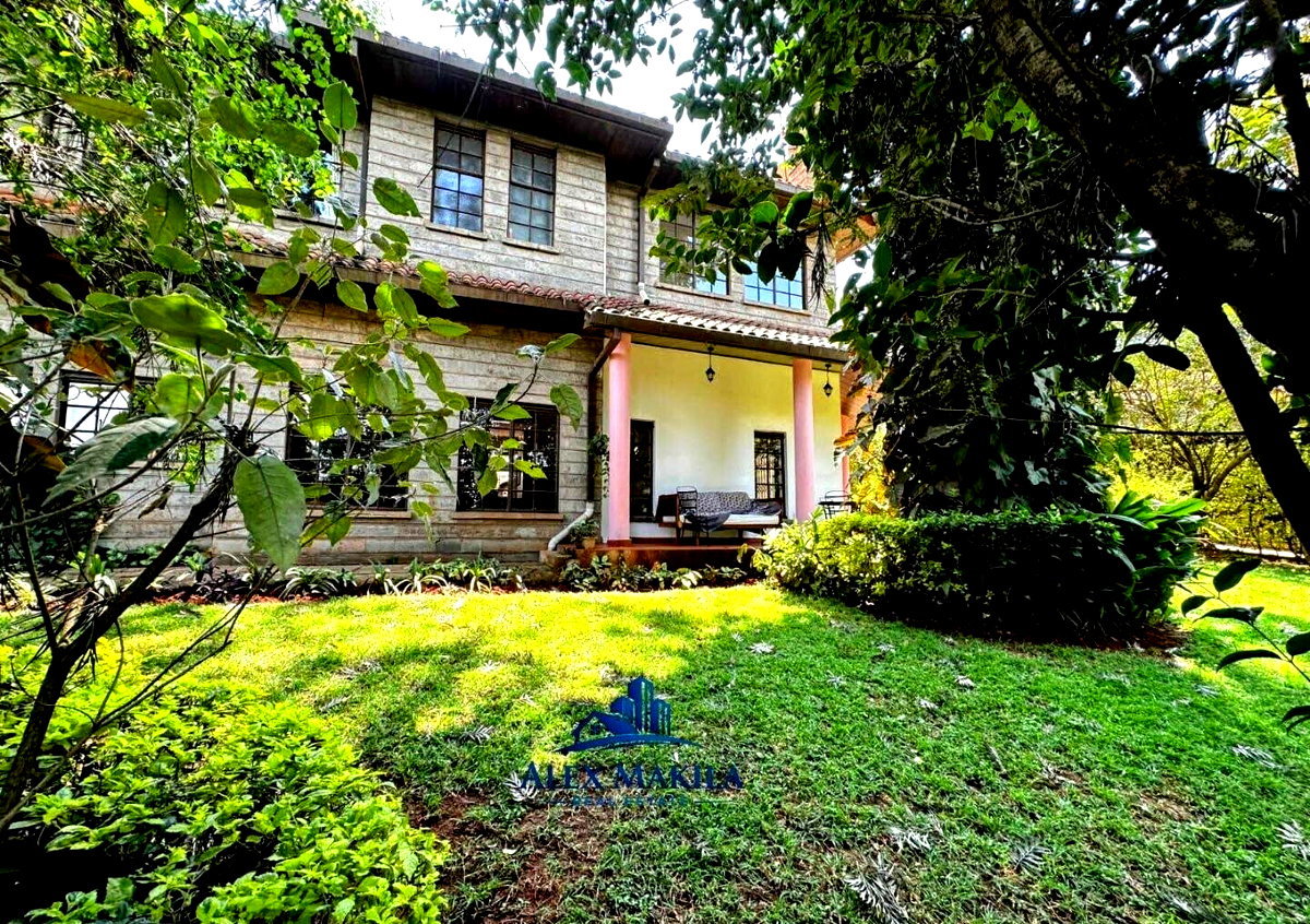 4BR All-Ensuite Townhouse with Sunken Lounge & Fireplace - Spring Valley