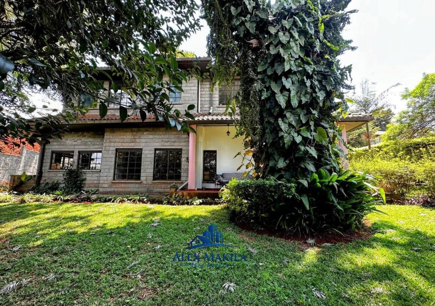 4BR All-Ensuite Townhouse with Sunken Lounge & Fireplace - Spring Valley