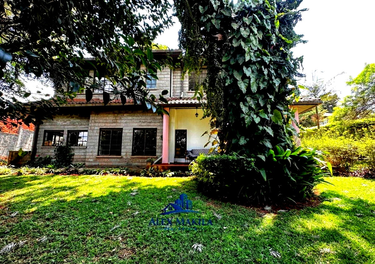 4BR All-Ensuite Townhouse with Sunken Lounge & Fireplace - Spring Valley