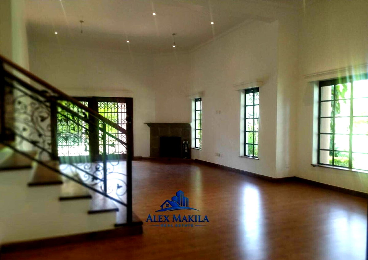 4BR All-Ensuite Townhouse with Sunken Lounge & Fireplace - Spring Valley