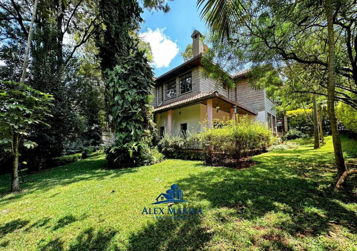 4BR All-Ensuite Townhouse with Sunken Lounge & Fireplace - Spring Valley