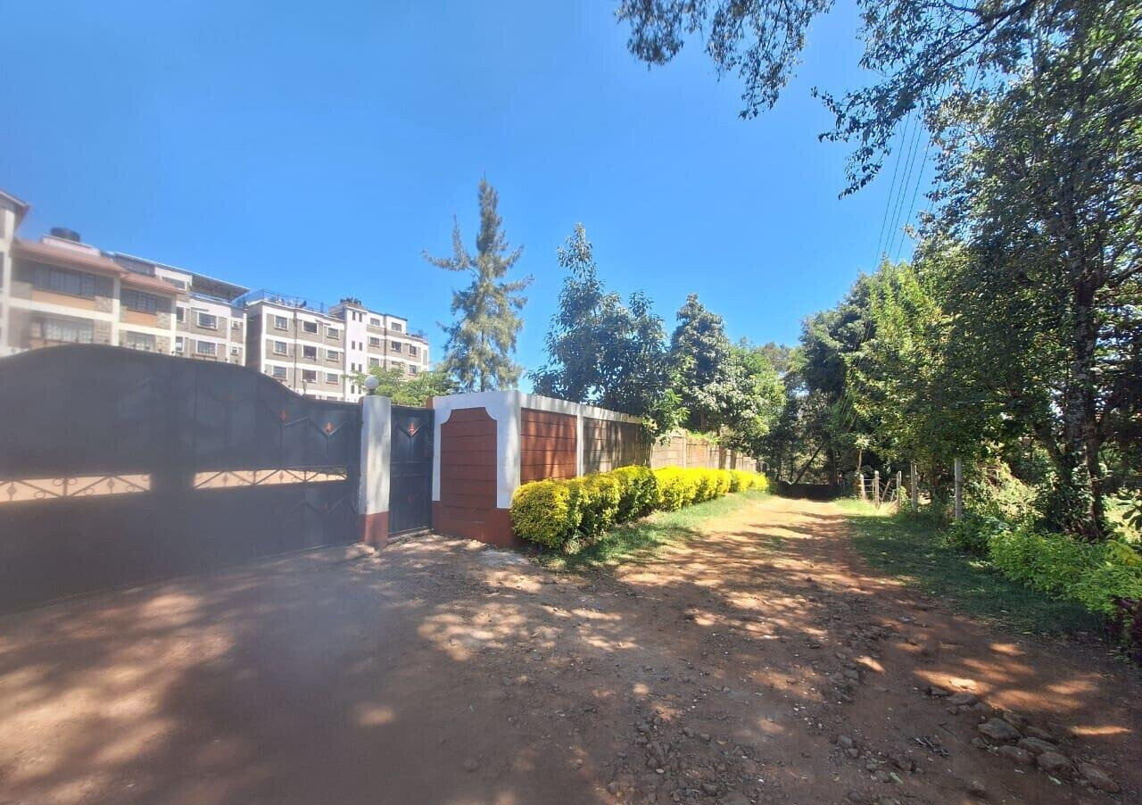 Quarter Acre Plot in Muthiga
