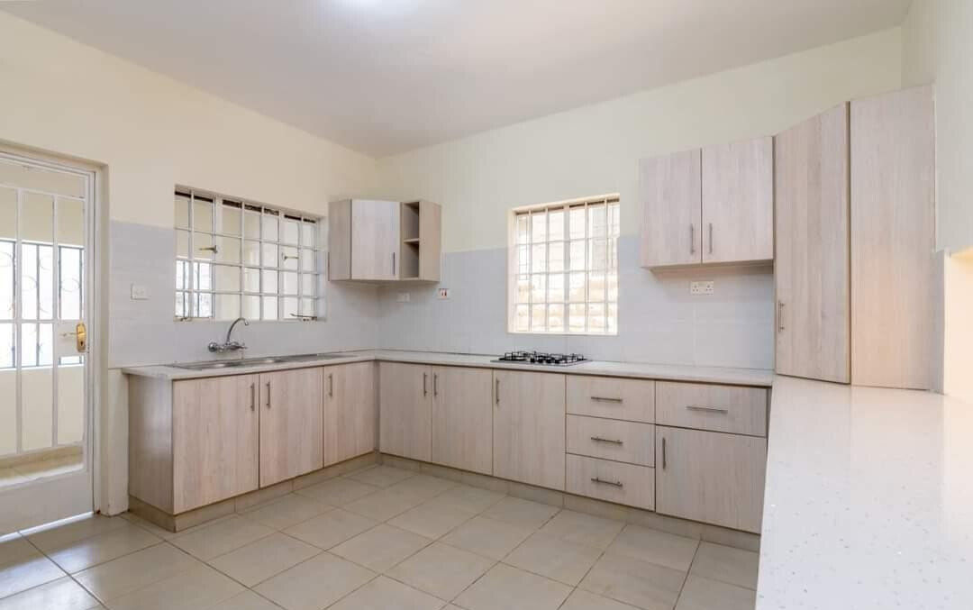 5BR Townhouse with Fireplace & Attic Family Room - Kileleshwa