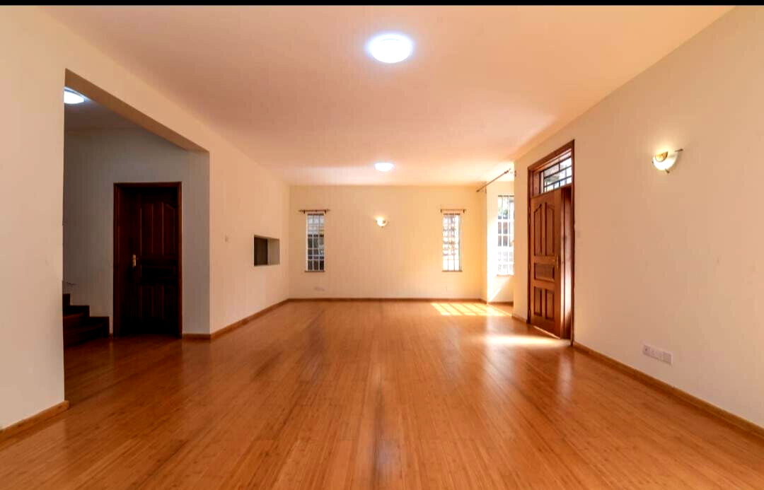 5BR Townhouse with Fireplace & Attic Family Room - Kileleshwa