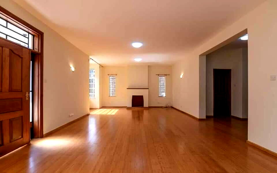 5BR Townhouse with Fireplace & Attic Family Room - Kileleshwa