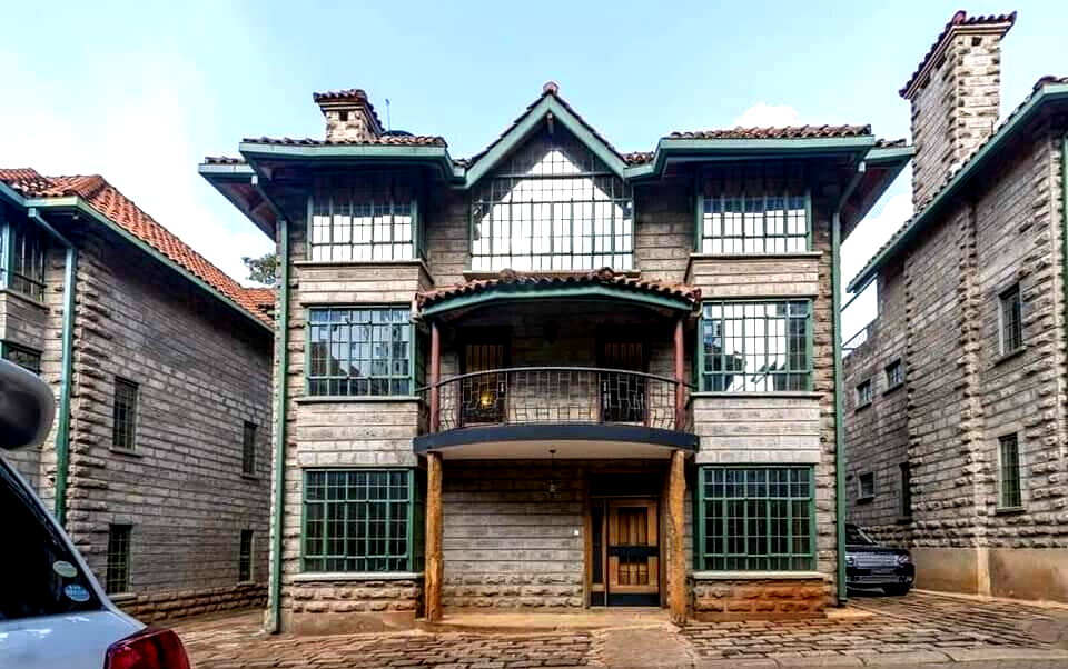 5BR Townhouse with Fireplace & Attic Family Room - Kileleshwa