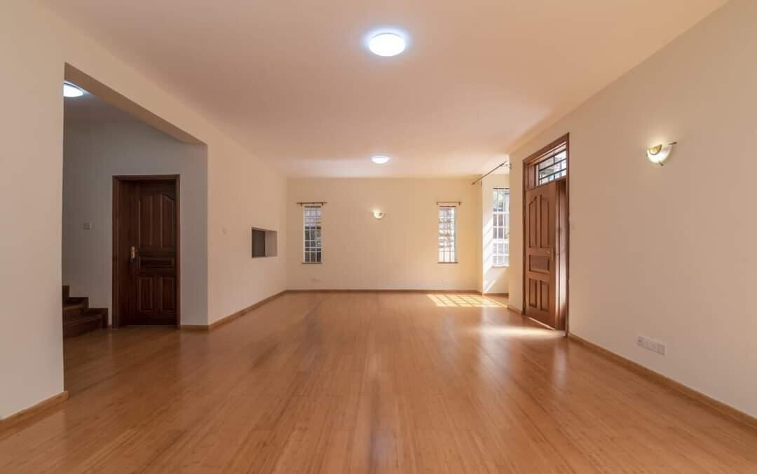 5BR Townhouse with Fireplace & Attic Family Room - Kileleshwa