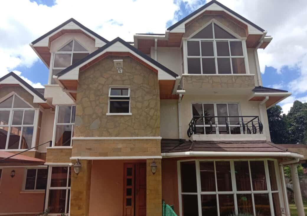 5-Ensuite Townhouse with DSQ & Mature Garden - Lavington