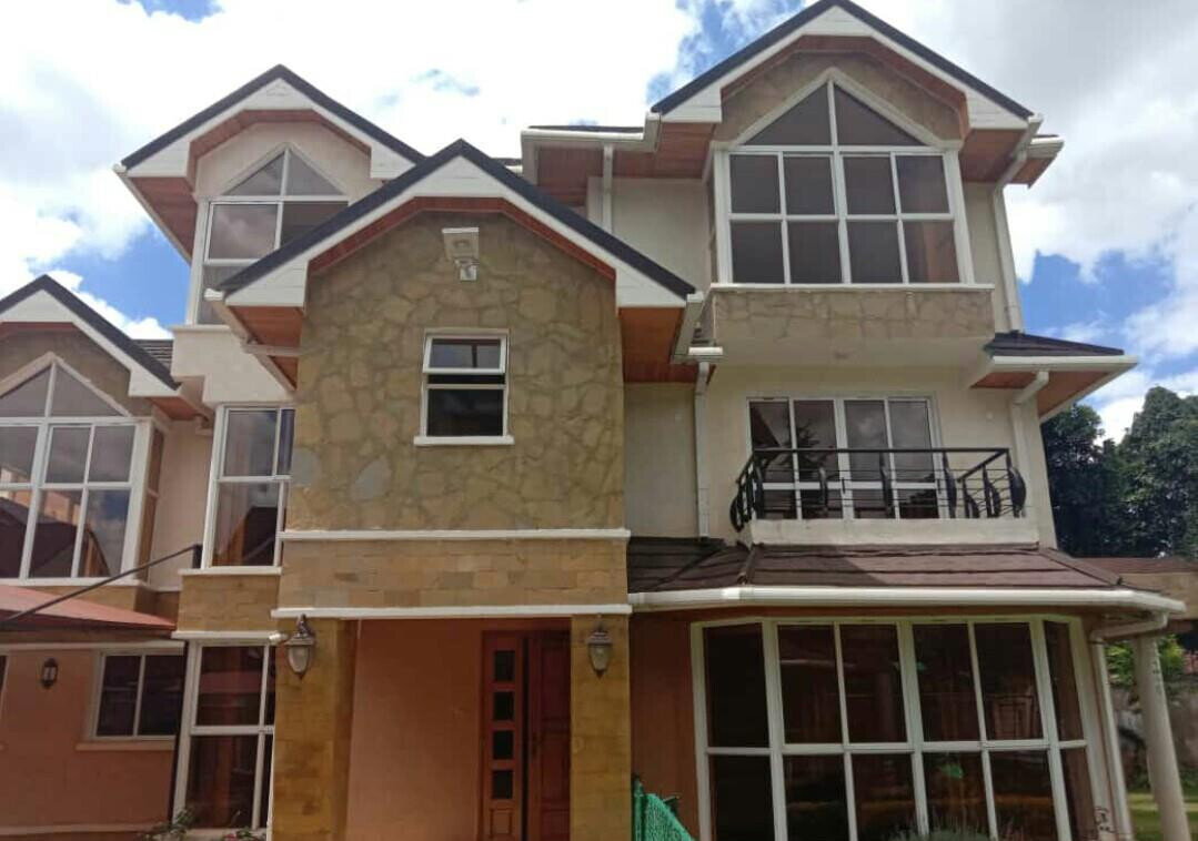 5-Ensuite Townhouse with DSQ & Mature Garden - Lavington