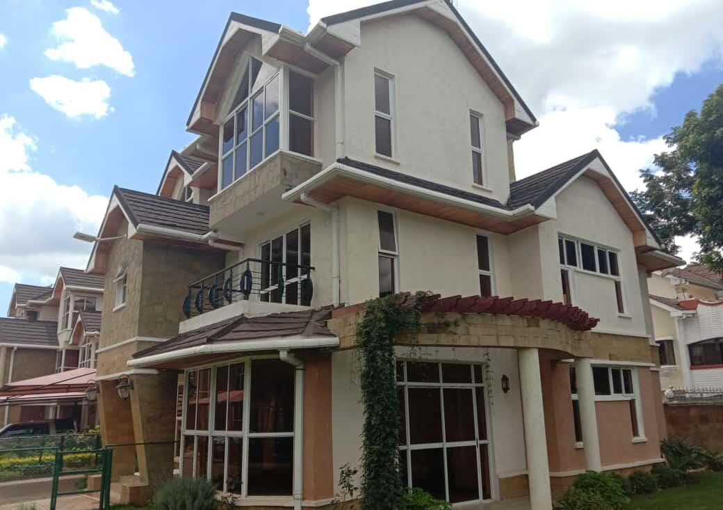 5-Ensuite Townhouse with DSQ & Mature Garden - Lavington