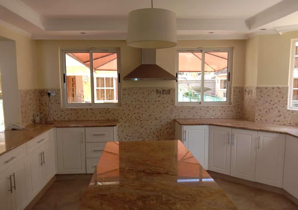 5-Ensuite Townhouse with DSQ & Mature Garden - Lavington