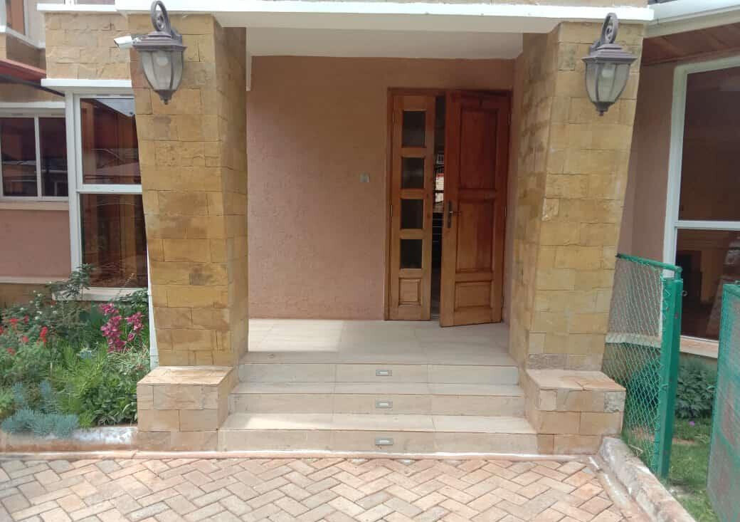 5-Ensuite Townhouse with DSQ & Mature Garden - Lavington