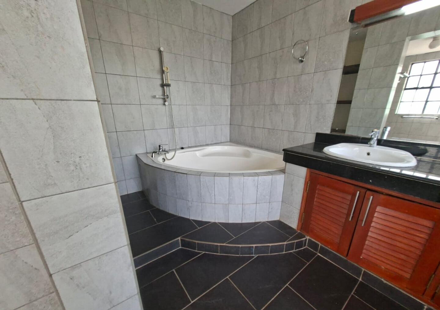 1/8 Acre Garden Home for Rent
