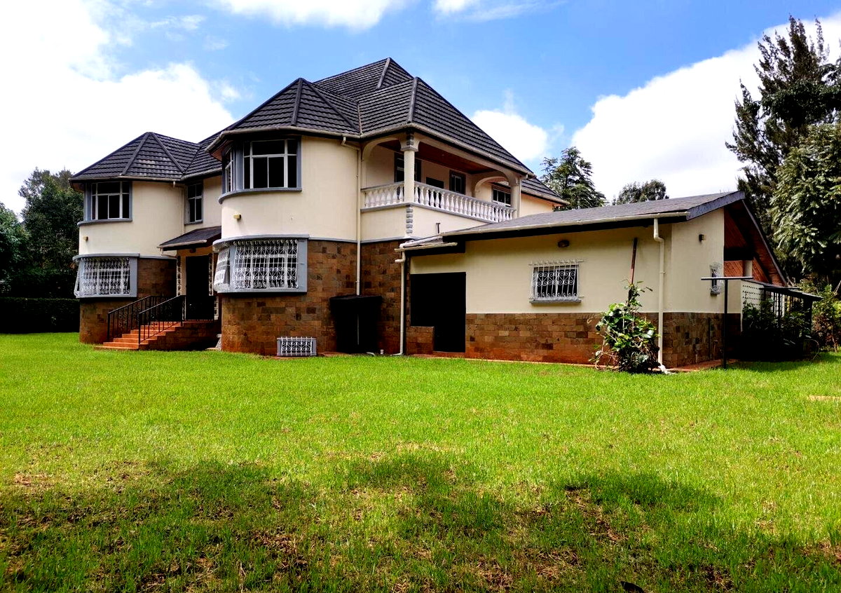 4-Ensuite Townhouse with Study & Clubhouse Pool – Karen