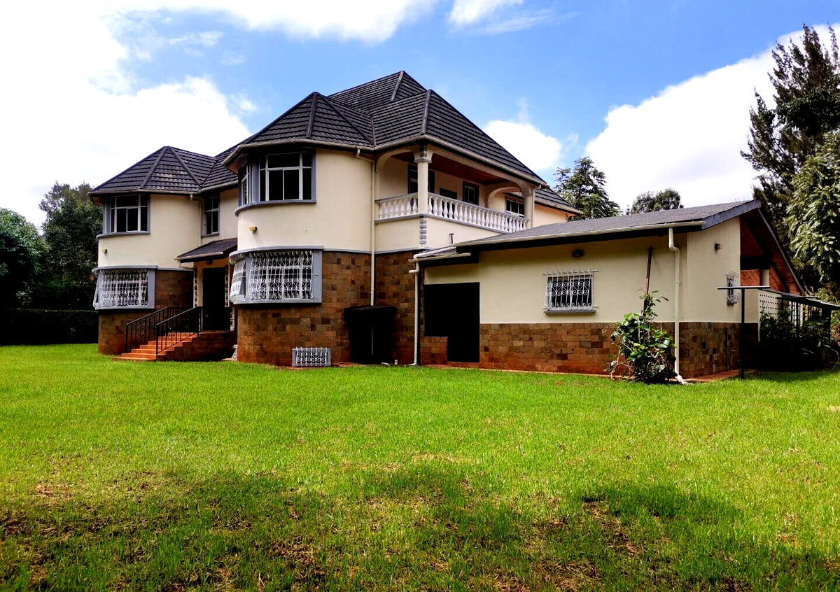 4-Ensuite Townhouse with Study & Clubhouse Pool – Karen