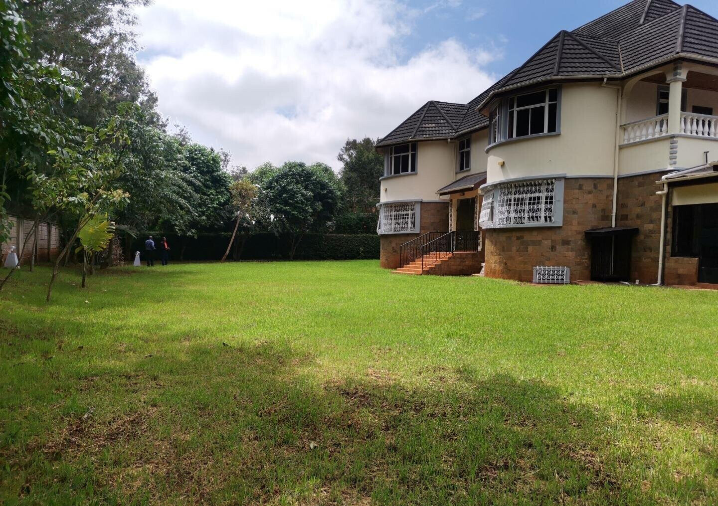 4-Ensuite Townhouse with Study & Clubhouse Pool – Karen