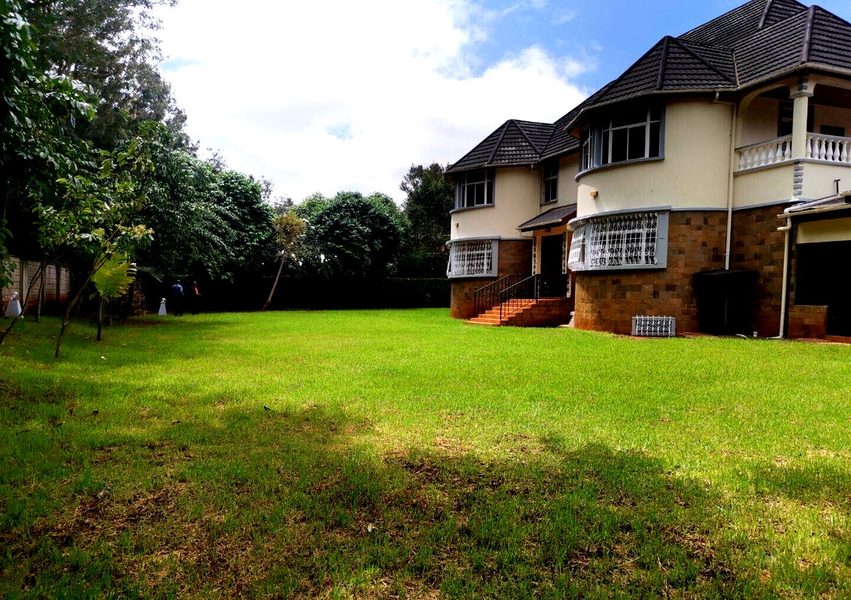 4-Ensuite Townhouse with Study & Clubhouse Pool – Karen