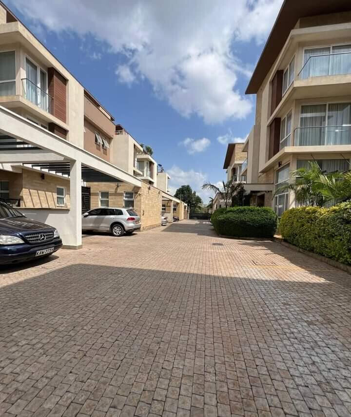 4-Ensuite Townhouse with Heated Pool & Gym - Lavington