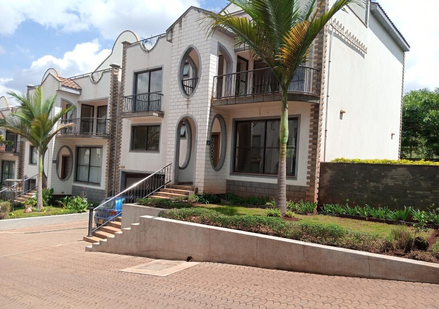 5-Ensuite Townhouse with Jacuzzi & Solar Panels - Westlands
