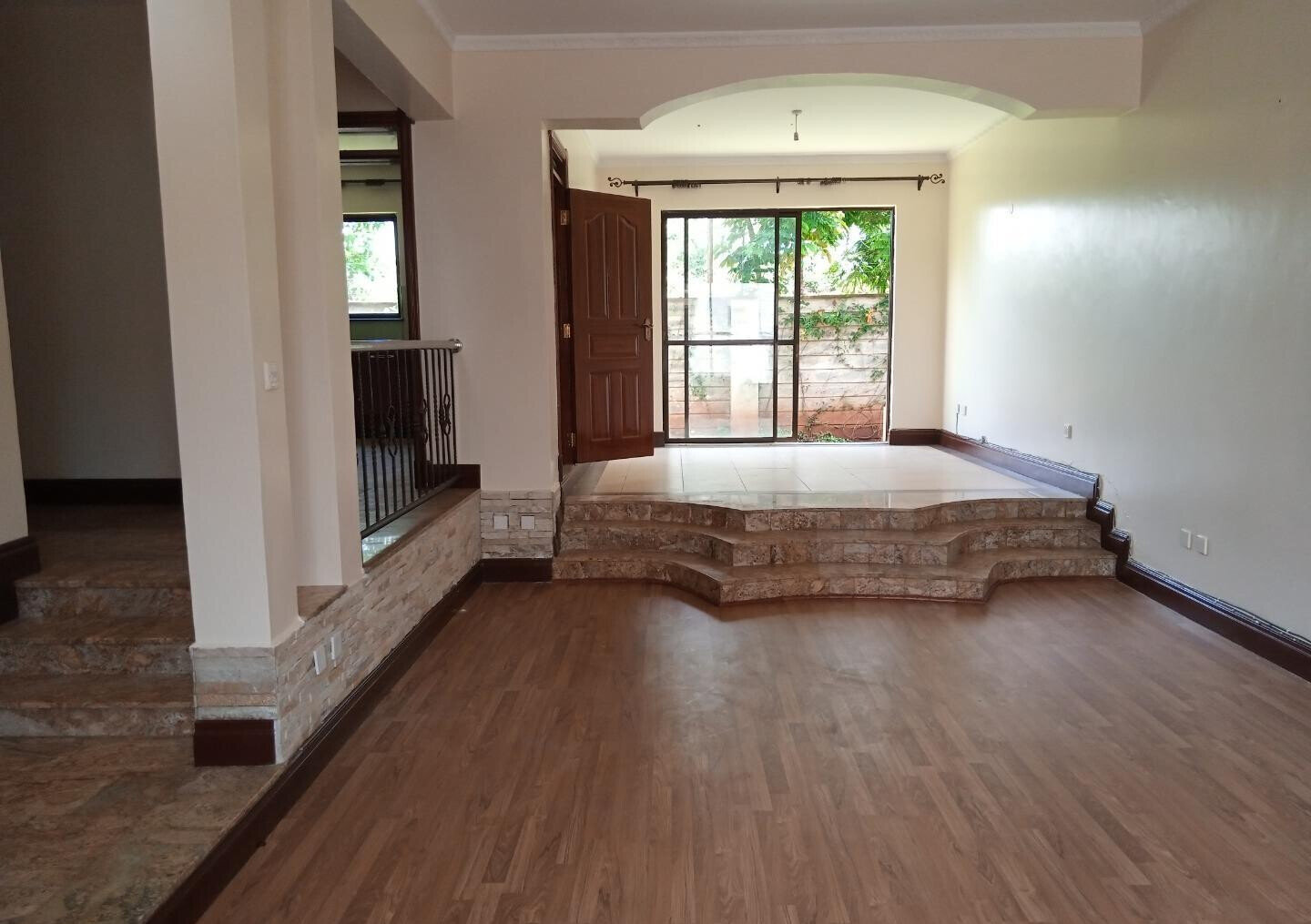 5-Ensuite Townhouse with Jacuzzi & Solar Panels - Westlands