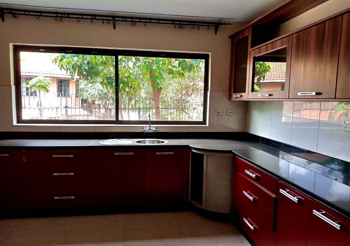 5-Ensuite Townhouse with Jacuzzi & Solar Panels - Westlands