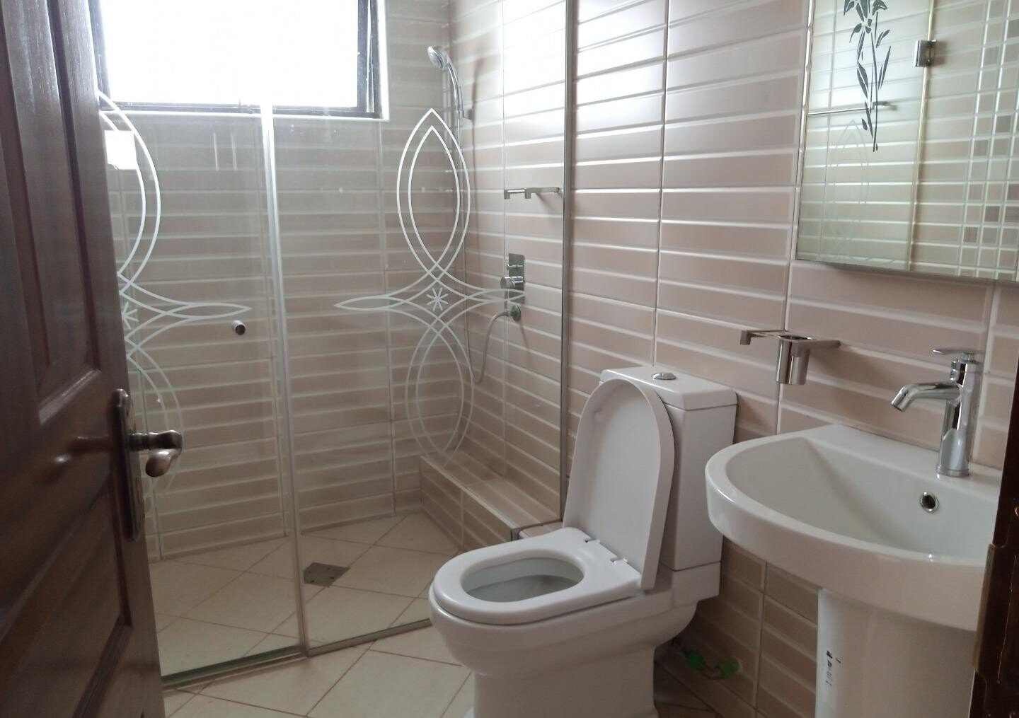 5-Ensuite Townhouse with Jacuzzi & Solar Panels - Westlands
