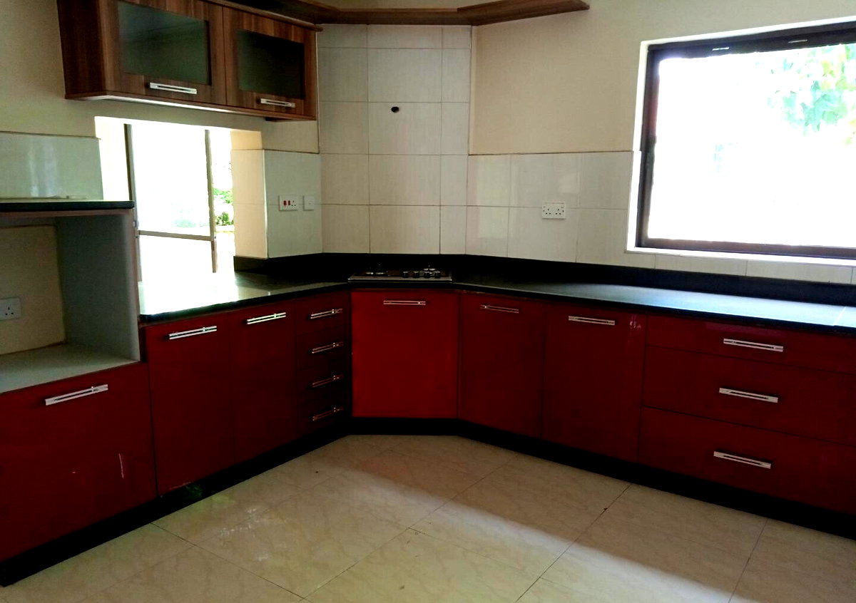 5-Ensuite Townhouse with Jacuzzi & Solar Panels - Westlands