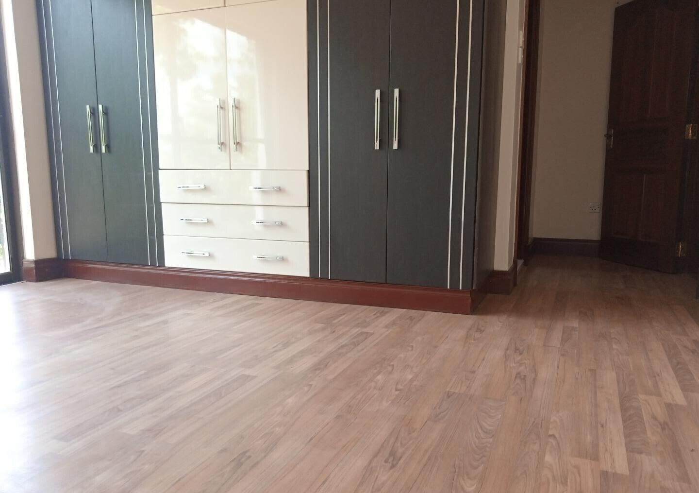 5-Ensuite Townhouse with Jacuzzi & Solar Panels - Westlands