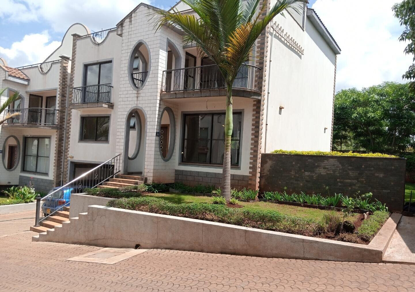 5-Ensuite Townhouse with Jacuzzi & Solar Panels - Westlands