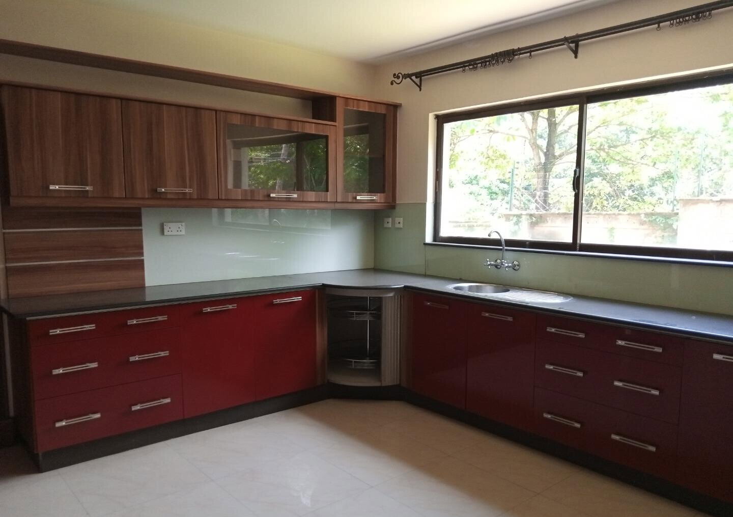 5-Ensuite Townhouse with Jacuzzi & Solar Panels - Westlands