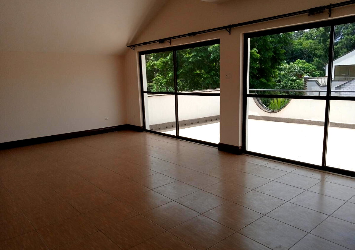 5-Ensuite Townhouse with Jacuzzi & Solar Panels - Westlands
