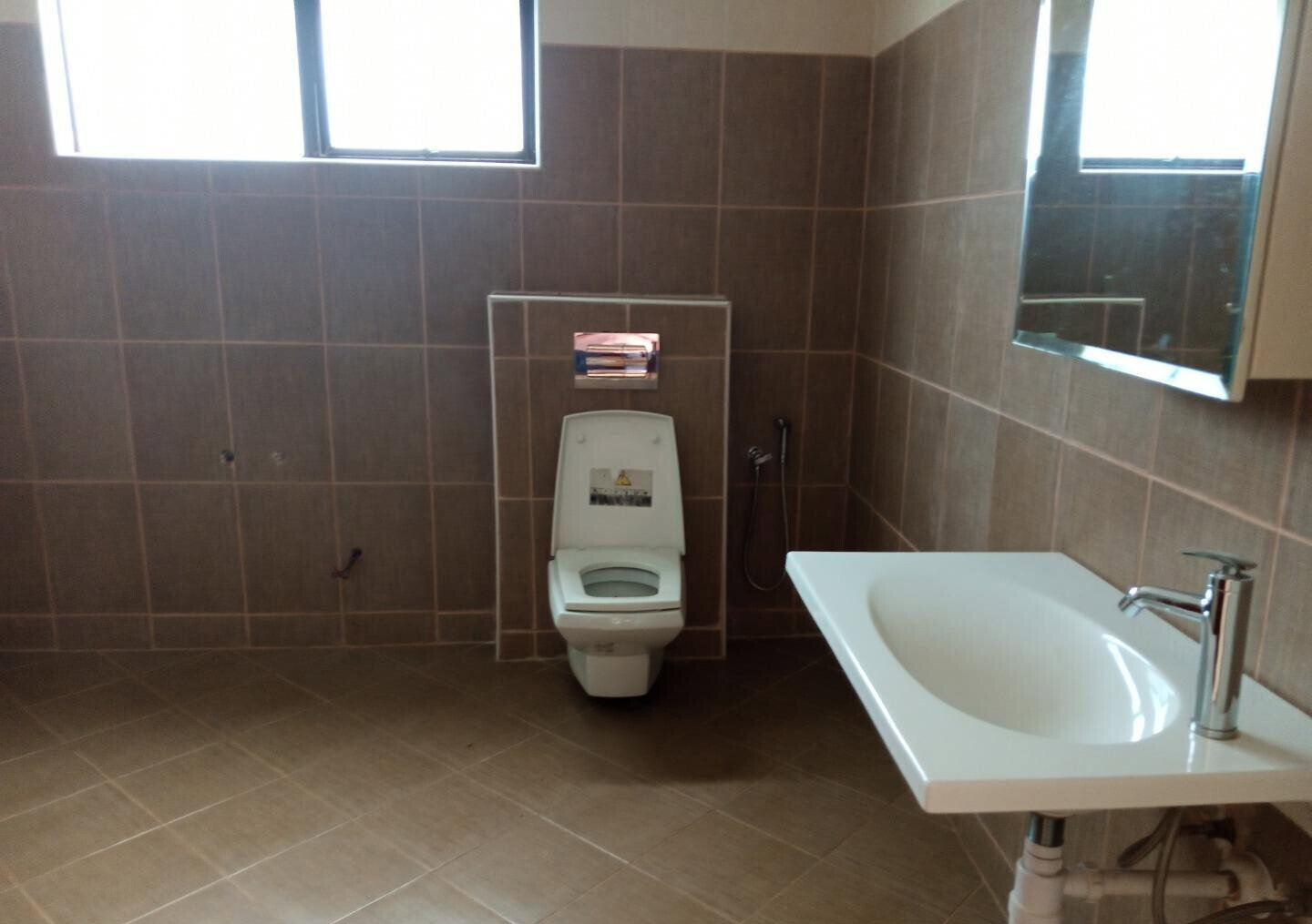 5-Ensuite Townhouse with Jacuzzi & Solar Panels - Westlands