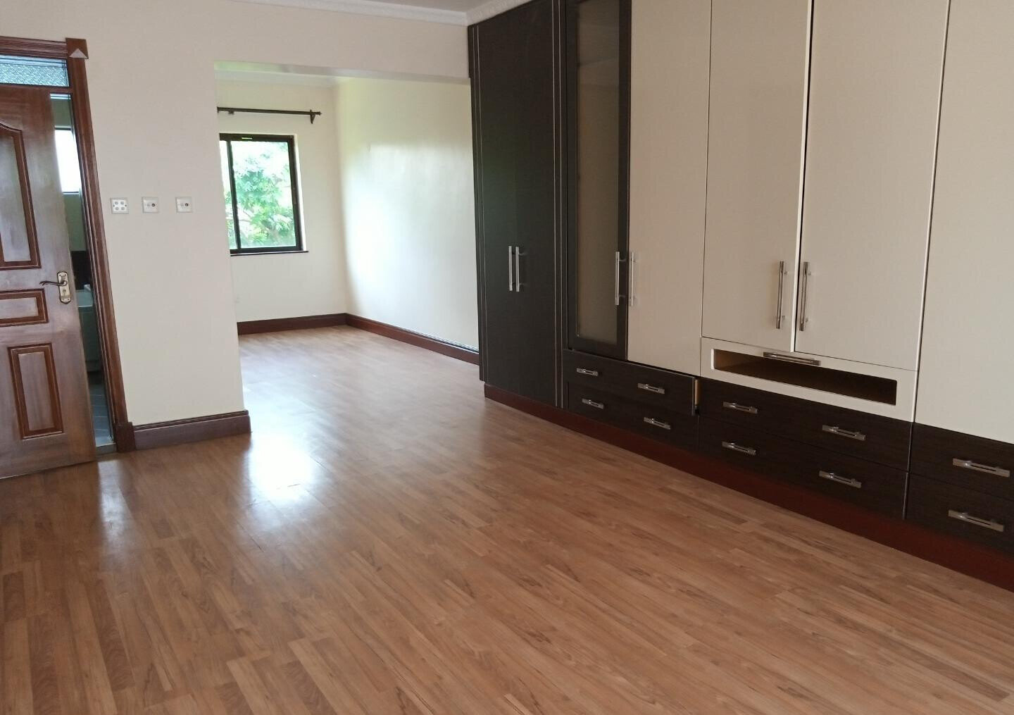 5-Ensuite Townhouse with Jacuzzi & Solar Panels - Westlands
