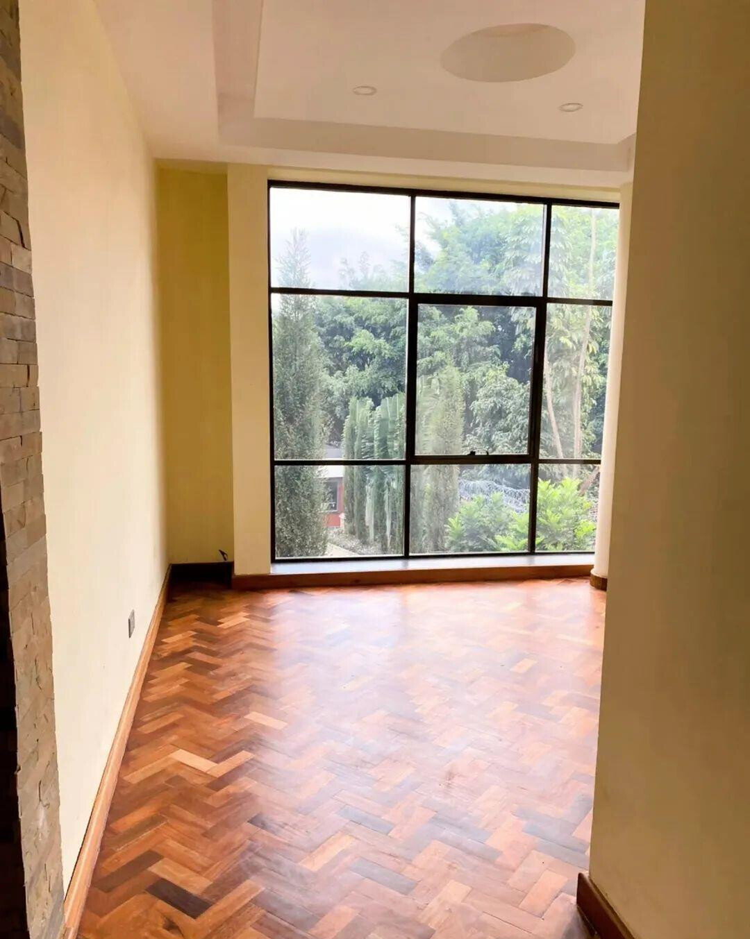 5-Ensuite Townhouse with Rooftop Entertainment & DSQ - Lavington